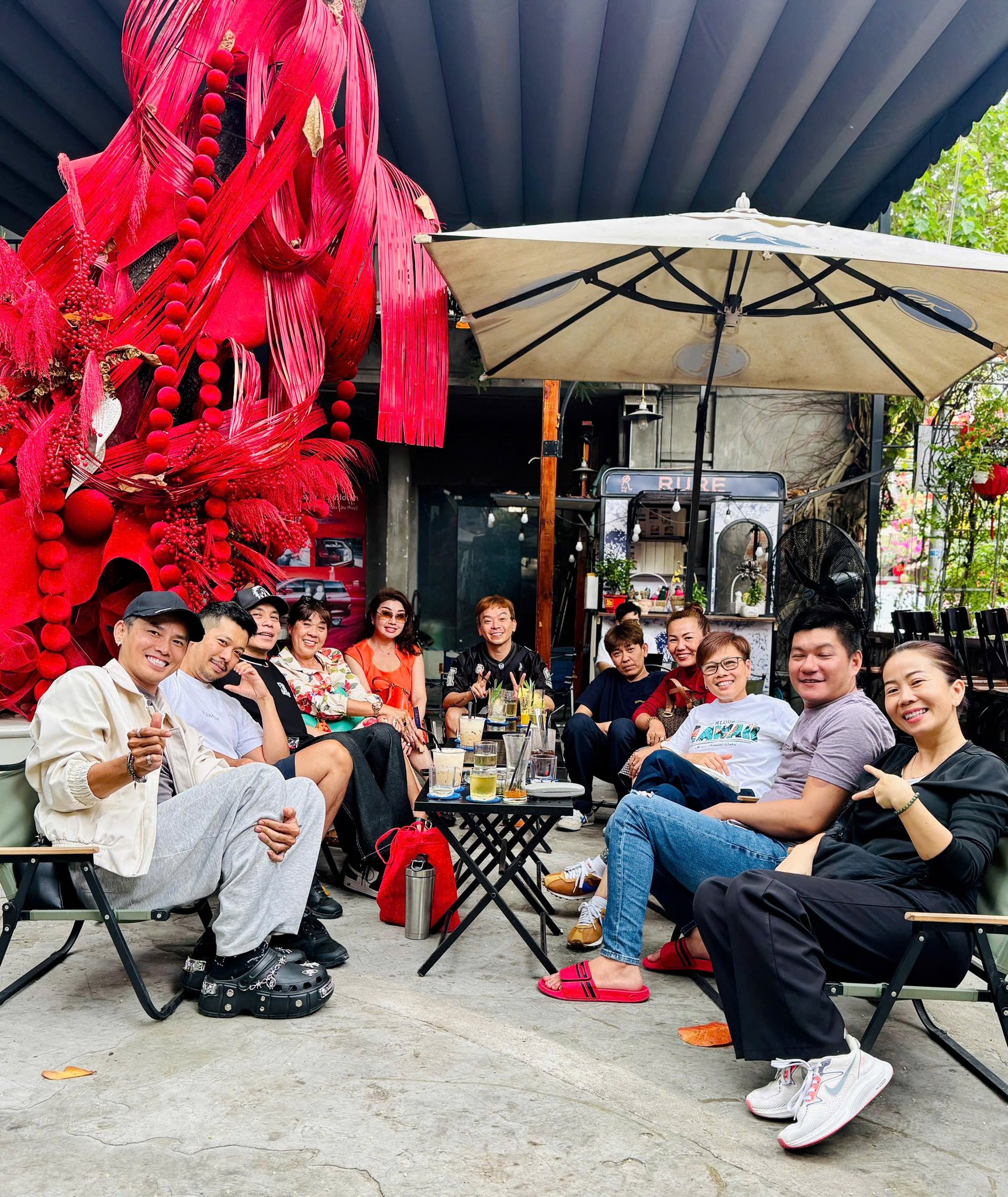 Không khí cộng đồng và candid tại Rure Coffee Tea