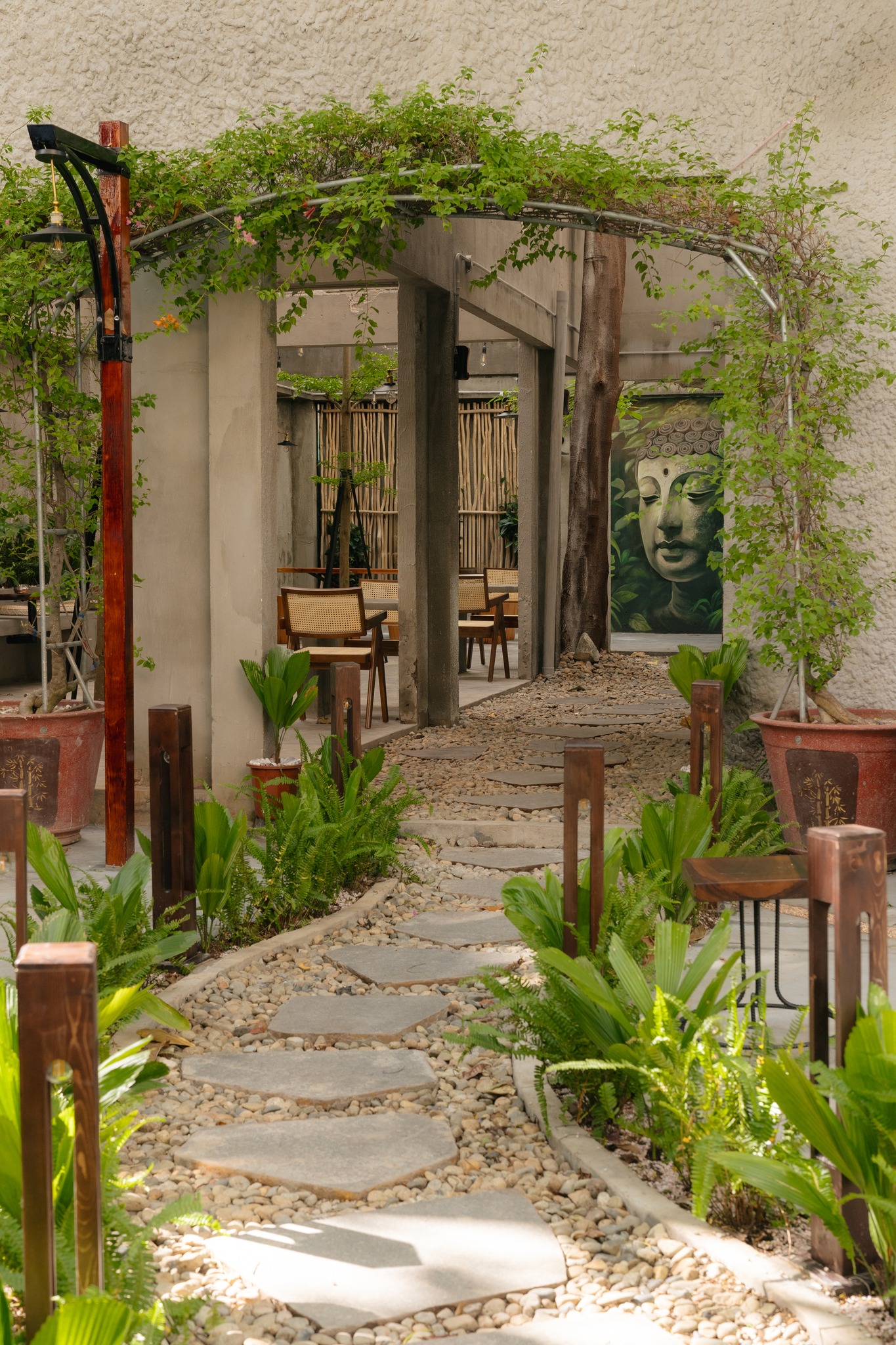 Góc ngồi và chất liệu nội thất tại Rure Coffee Tea